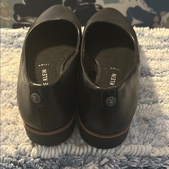 Anne Klein Black Flats Sleek Minimalist Design Sz 7.5 - Picture 4 of 5
